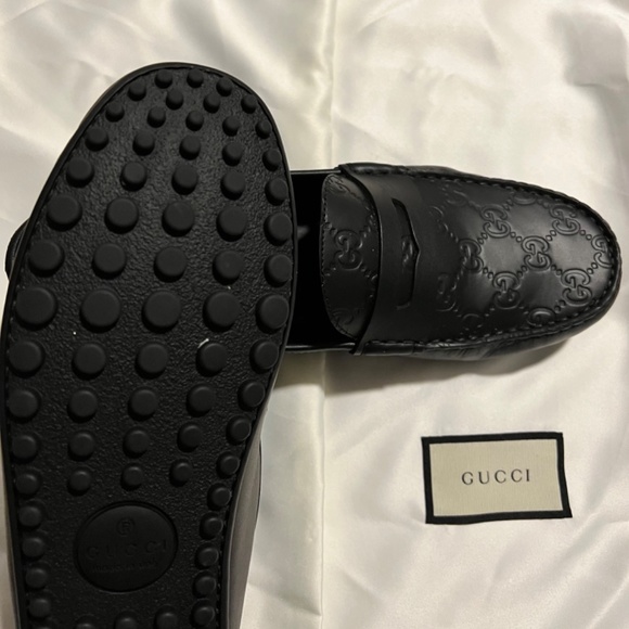 Men’s Authentic Gucci Drivers-Size 8